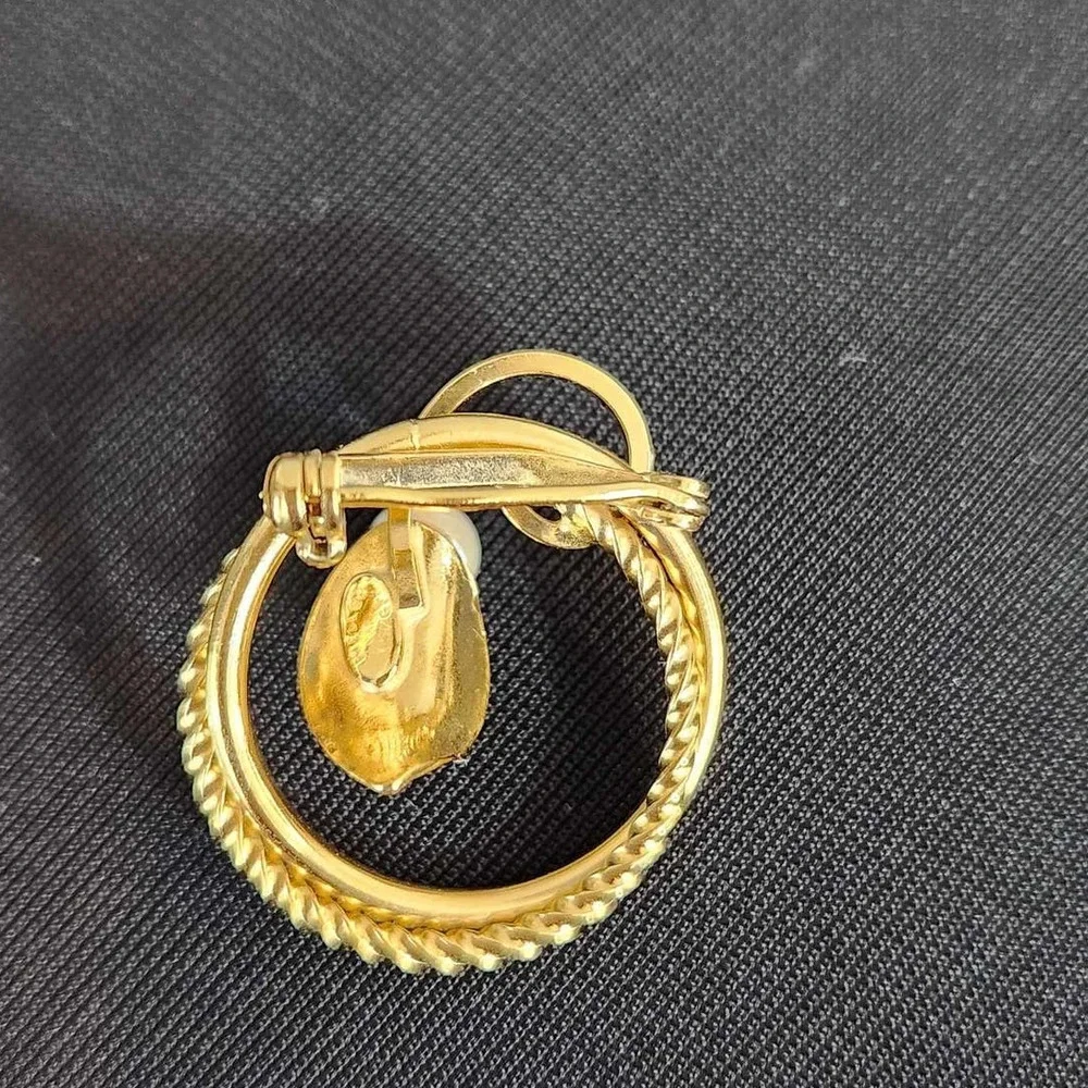 Wells 14K G.F. brooch with pearl